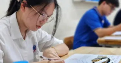 Ghen tỵ bạn đạt điểm 10 Toán, nữ sinh tố gian lận bị nhà trường nhắc nhở
