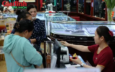 Giá bạc hôm nay 12/7: Phú Quý, Doji, Ancarat, Sacombank-SBJ chững giá