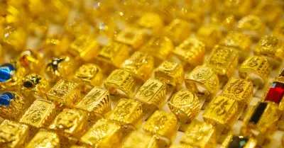 Giá dầu tăng sốc gây sức ép lên vàng và các hàng hóa khác