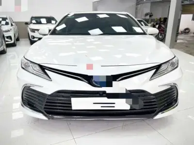 Giá Toyota Camry Hybrid cũ hè 2026: Từ 1,42 tỷ đồng cho đời 2025-2026