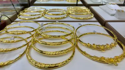 Giá vàng trong nước giảm 2,4 triệu đồng/lượng, cao hơn thế giới 18 triệu