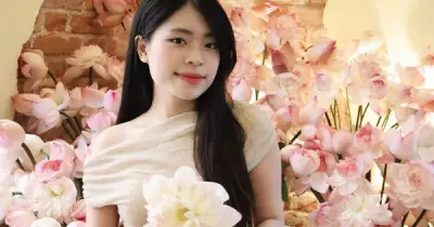 Giới trẻ Hà Nội rủ nhau check-in hoa sen tại quán cà phê