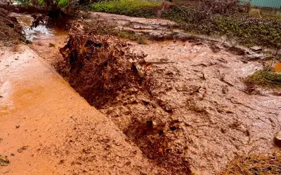 Giếng khoan 160m phun khí và nước lên mặt đất ở Gia Lai