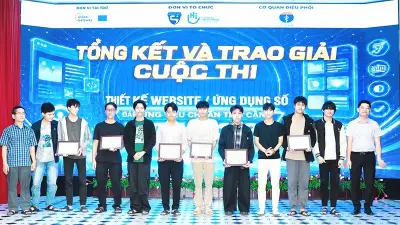 ĐH Huế trao giải thiết kế web truy cập số cho sinh viên CNTT