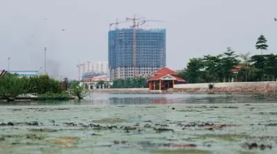 Hồ điều hòa Công viên Ngọc Thụy ô nhiễm nặng, bốc mùi hôi thối