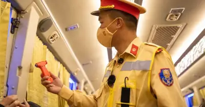 Hà Nội kiểm tra xe khách ban đêm, phát hiện nhiều xe thiếu búa thoát hiểm