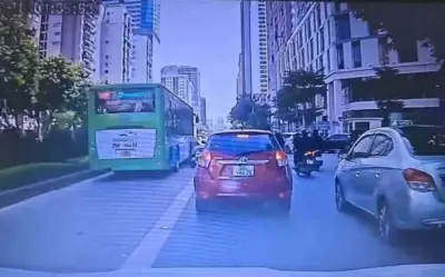 Hà Nội: Va chạm với xe buýt BRT, người phụ nữ tử vong tại chỗ