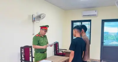 Hai nam sinh đi xe máy gây tai nạn bị khởi tố