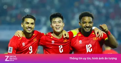 HLV Kim Sang-sik thử nghiệm ba cầu thủ nhập tịch trên hàng công tuyển Việt Nam
