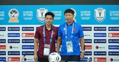 HLV Kim Sang-sik và Đình Bắc: Quyết tâm giành chiến thắng trước Singapore