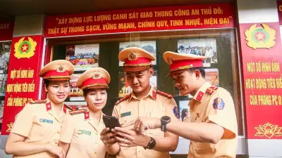 Hơn 1.300 CSGT Hà Nội thi sát hạch ứng xử, lễ tiết, tác phong