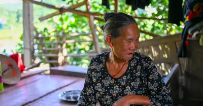 Hơn một thập kỷ mẹ già kiệt quệ chăm con trai mắc bệnh tâm thần