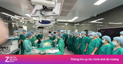 Hàng chục y bác sĩ cúi đầu tiễn biệt người đàn ông chết não hiến tạng