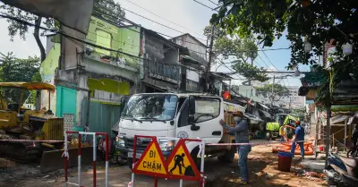 Hàng loạt nhà trên đường Trần Bình Trọng được tháo dỡ để mở rộng lên 23m