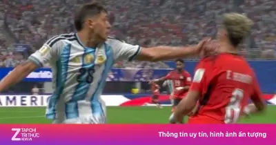 Hậu vệ Argentina bị chỉ trích vì hành động gây phẫn nộ với cầu thủ Ai Cập