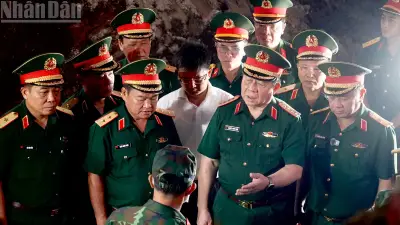 Đại tướng Nguyễn Trọng Nghĩa kiểm tra tìm kiếm hài cốt liệt sĩ tại công viên Lê Thị Riêng
