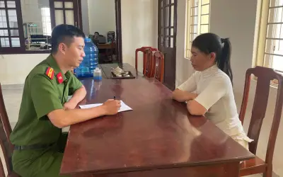 Đối tượng truy nã đặc biệt Nguyễn Thị Thanh Nga ra đầu thú tại Quảng Trị