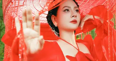 Đại úy, ca sĩ Lương Nguyệt Anh tiết lộ cuộc sống ở tuổi 36 sau khi sinh đôi