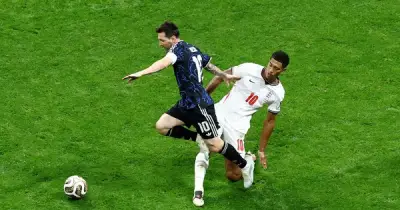 Ibrahimovic: Người Anh thấy 'bàn tay Chúa', giờ chứng kiến 'bàn chân trái của Chúa'