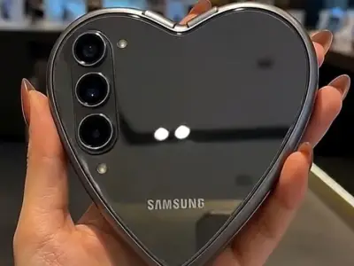 Điện thoại Samsung hình trái tim viral hóa ra là sản phẩm AI giả mạo