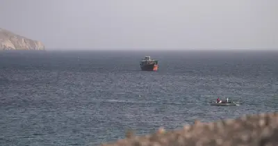 Iran tuyên bố eo biển Hormuz là 'lằn ranh đỏ', tấn công căn cứ Mỹ