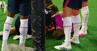 Jordan Henderson gặp chấn thương hy hữu khi ăn mừng cùng tuyển Anh