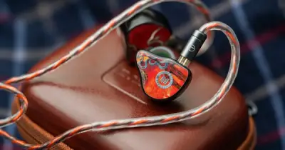 Juzear Fiesta: Tai nghe 'bữa tiệc' với chất âm bass dày, sôi động