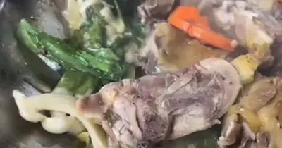 Đắk Lắk tạm đình chỉ cơ sở nấu tiệc có gà nghi dòi, xử phạt vi phạm