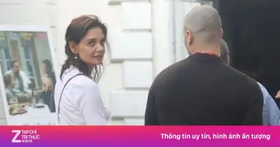 Katie Holmes hẹn hò họa sĩ Jason Bard Yarmosky kém 9 tuổi