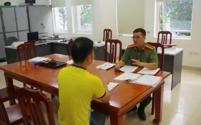 Khai báo nhầm hạn tạm trú cho giáo viên nước ngoài, chủ cơ sở lưu trú bị phạt 8 triệu
