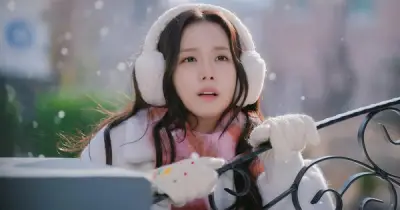 Khán giả khuyên Jisoo (Black Pink) từ bỏ giấc mơ diễn xuất sau ba phim thất bại