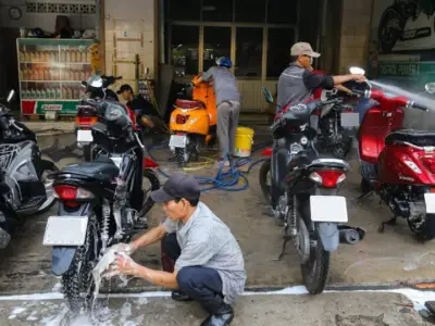 Khoa học giải mã 'lời nguyền' rửa xe xong gặp mưa