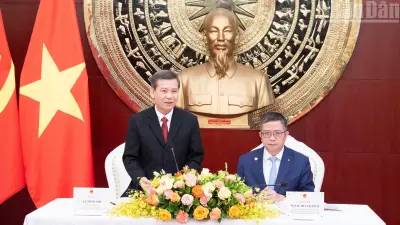 Lê Minh Trí thăm Đại sứ quán Việt Nam tại Trung Quốc, nhấn mạnh chống tham nhũng