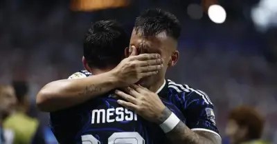 Lautaro Martinez bật khóc sau bàn thắng vào lưới Anh