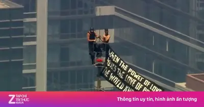 Leo đỉnh Empire State cầu hôn, cặp đôi nghệ sĩ Nga bị bắt