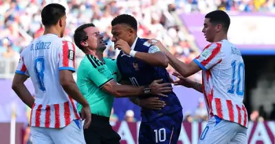 L'Equipe chấm trọng tài 1/10, Mbappe từ chối bắt tay thủ môn Paraguay