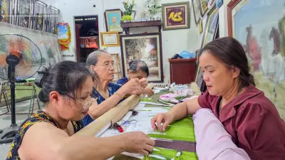 Làng nghề Hà Nội đối mặt nguy cơ mai một khi thiếu lao động trẻ kế nghiệp