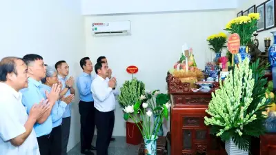 Lãnh đạo Hà Nội dâng hương tưởng nhớ đồng chí Lê Quang Đạo và liệt sĩ Lê Xuân Trứ