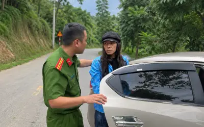 Lào Cai: Đối tượng đội tóc giả, đeo kính đen tàng trữ ma túy bị bắt