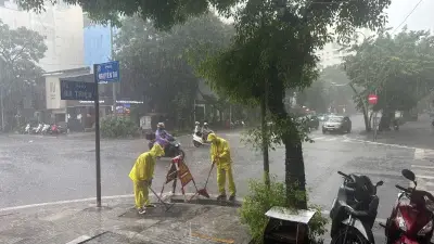 Mưa lớn cục bộ tại Hà Nội: Lượng mưa cao nhất 62mm, úng ngập nhanh chóng rút