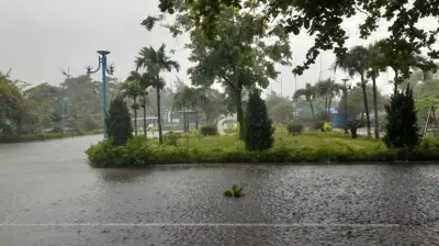 Mưa lớn kéo dài từ Bắc vào Nam, nguy cơ lũ quét và sạt lở đất