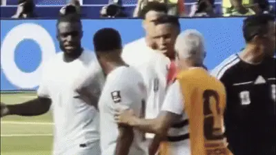 Mbappe chỉ định Saliba làm đội trưởng khi rời sân, gây sốt mạng xã hội