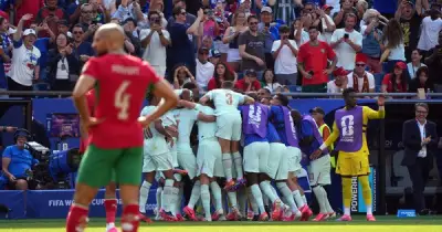 Mbappe ghi bàn, đồng đội Pháp cản Olise ăn mừng vì luật bóng đá