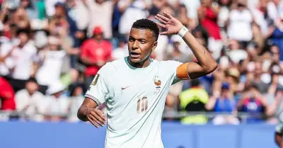 Mbappe hỏng penalty sau 3 phút chờ VAR, nghi vấn trọng tài Argentina