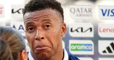 Mbappe thoát thẻ đỏ vì không che miệng, nói Pháp sẵn sàng 'chơi bẩn'