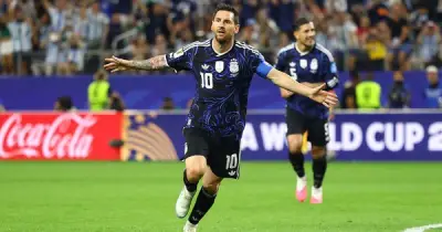 Messi lần đầu đấu Anh, Argentina đề nghị FIFA mặc áo xanh