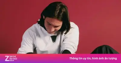 Messi nói về bức ảnh 'tắm' cho Yamal: 'Cuộc sống thật điên rồ'