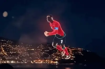 Màn drone 'tri ân Ronaldo' là sản phẩm AI, đánh lừa cả thế giới
