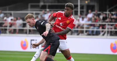 MU thua Wrexham 0-1 trong trận giao hữu, Santos ra mắt