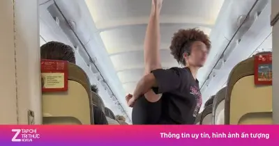 Nữ influencer tập yoga giữa máy bay gây tranh cãi dữ dội